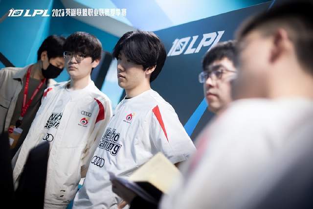 位置上面临 位置上面临